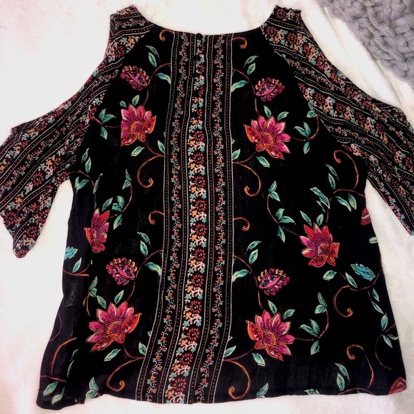 Cold shoulder/open shoulder floral top - Picture 2 of 4